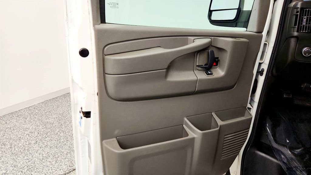 Used 2015 GMC Savana 2500 RWD image 10