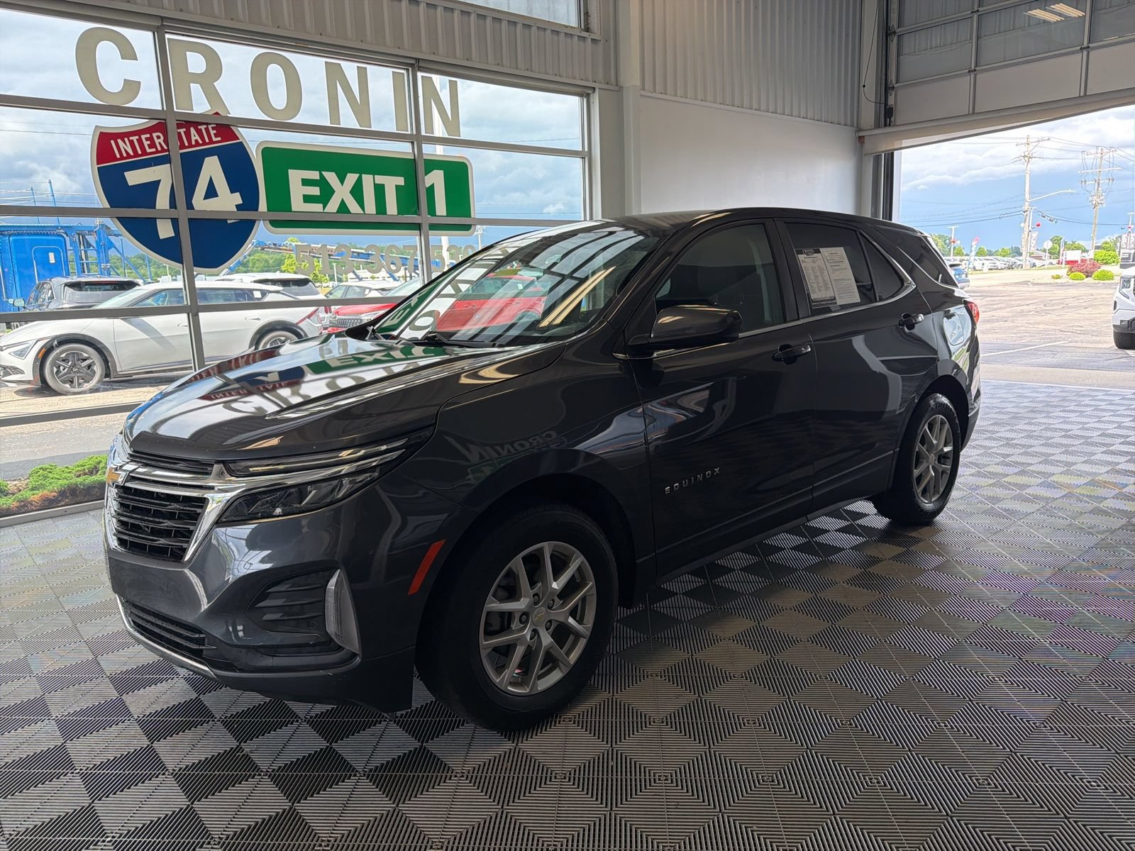 Used 2023 Chevrolet Equinox LT w/ Driver Convenience Package AWD/4WD image 3