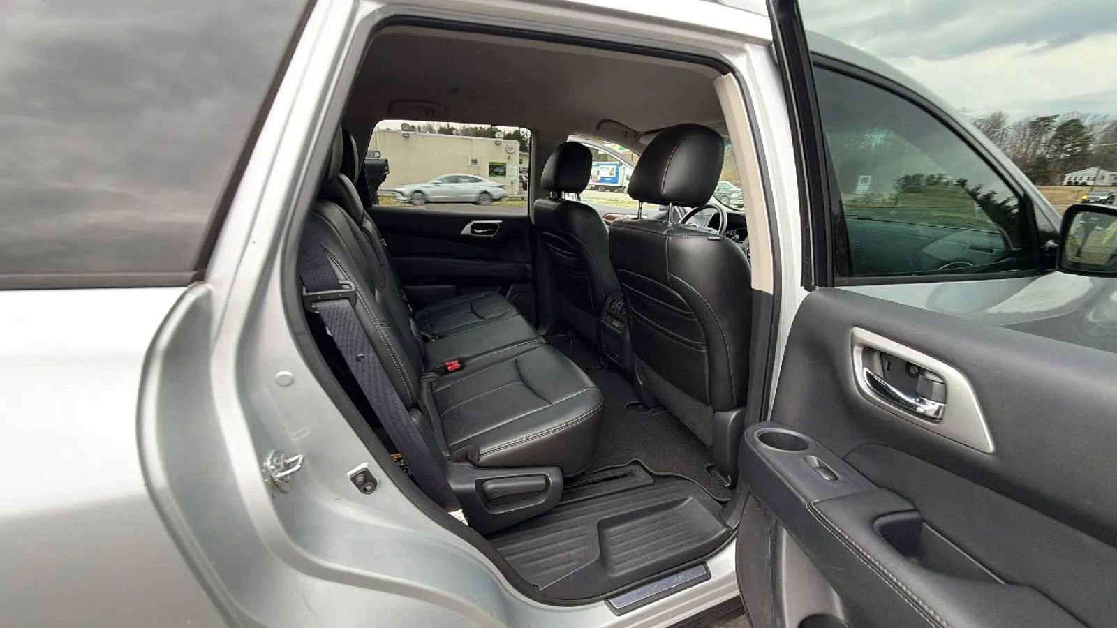 Used 2013 Nissan Pathfinder SL image 40