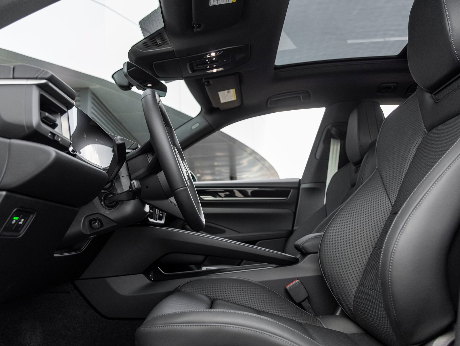 Certified 2025 Porsche Macan Electric RWD image 22