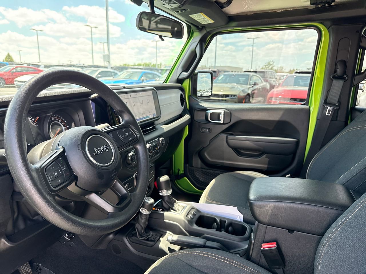 Used 2025 Jeep Gladiator Sport AWD/4WD image 11