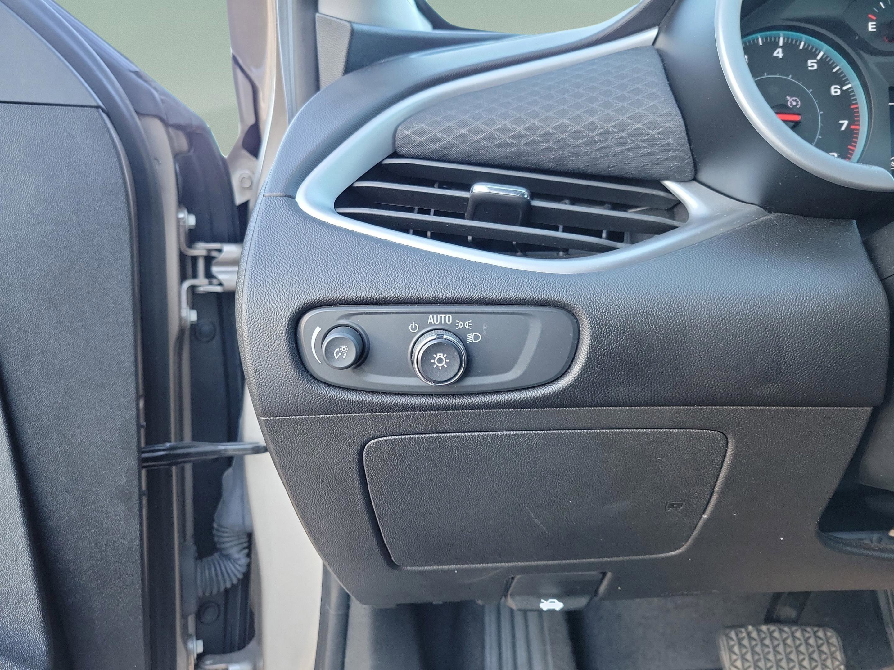 Used 2023 Chevrolet Malibu LT image 11