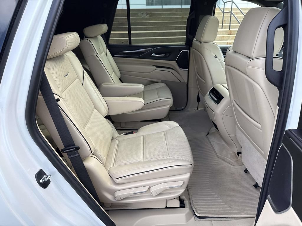 Used 2023 Cadillac Escalade Premium Luxury w/ Performance Package AWD/4WD image 11