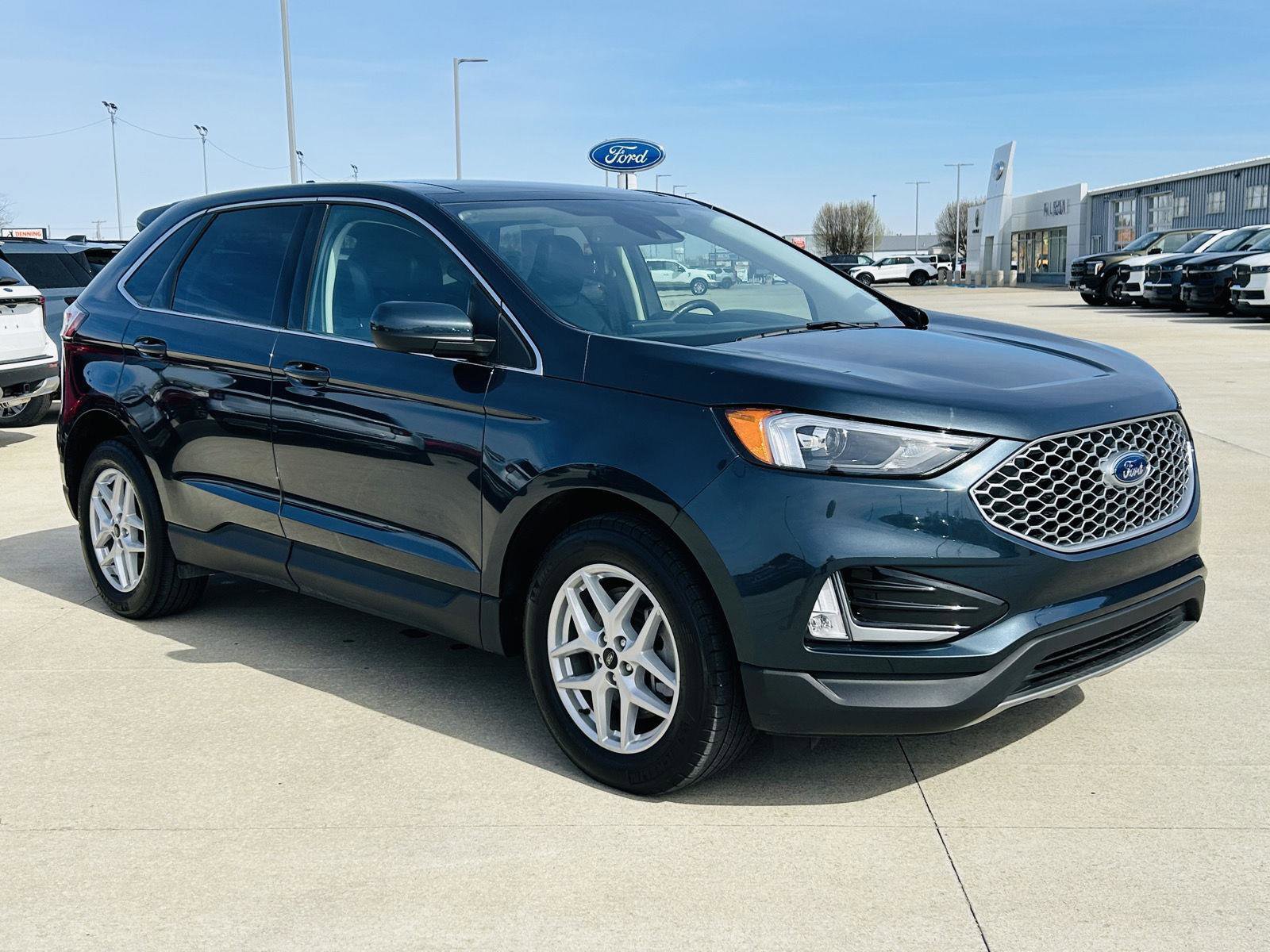 Used 2024 Ford Edge SEL w/ Convenience Package image 2