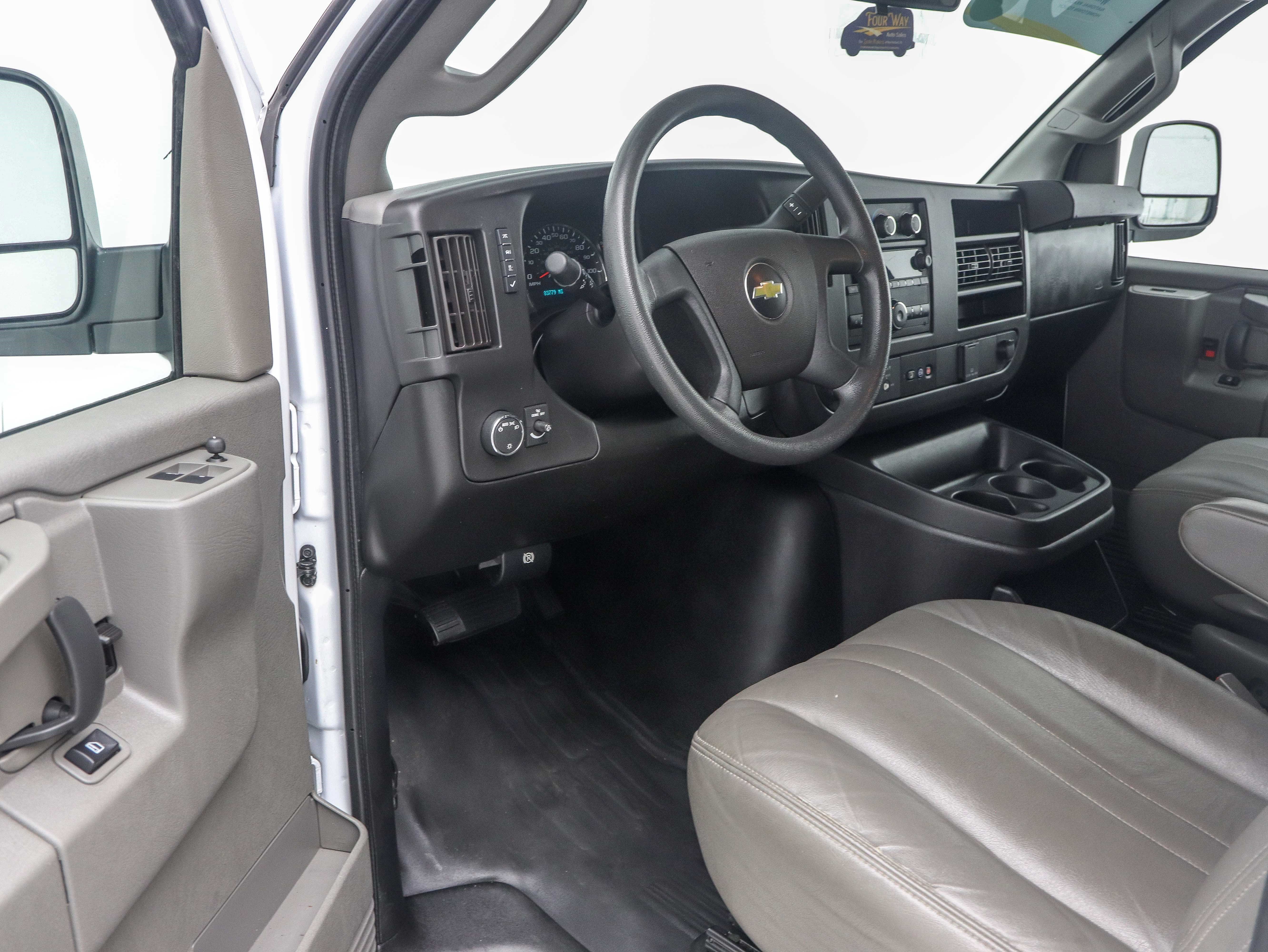 Used 2021 Chevrolet Express 2500 Extended RWD image 19