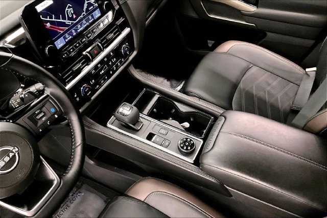 Used 2025 Nissan Pathfinder Platinum AWD/4WD image 17