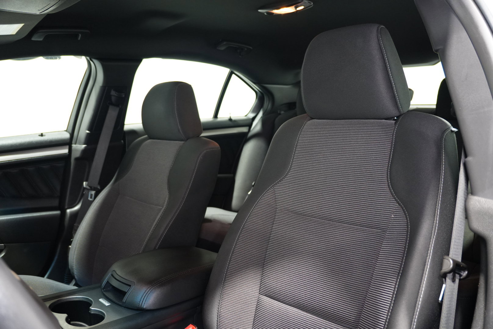 Used 2018 Ford Taurus SEL image 15