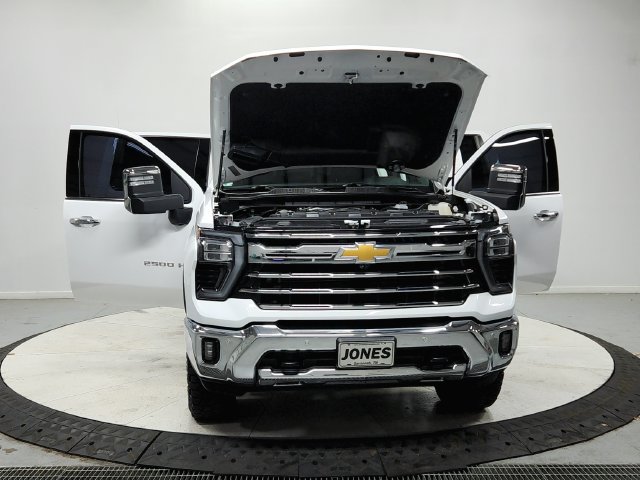 Used 2025 Chevrolet Silverado 2500 LTZ w/ LTZ Convenience Package AWD/4WD image 11