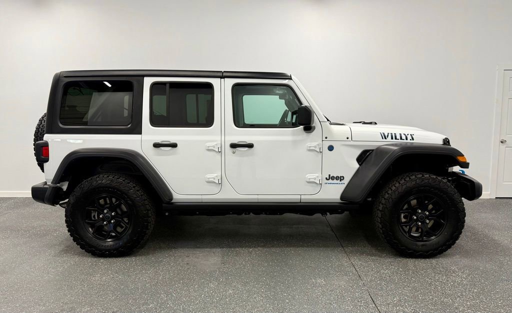 Used 2024 Jeep Wrangler Unlimited image 2