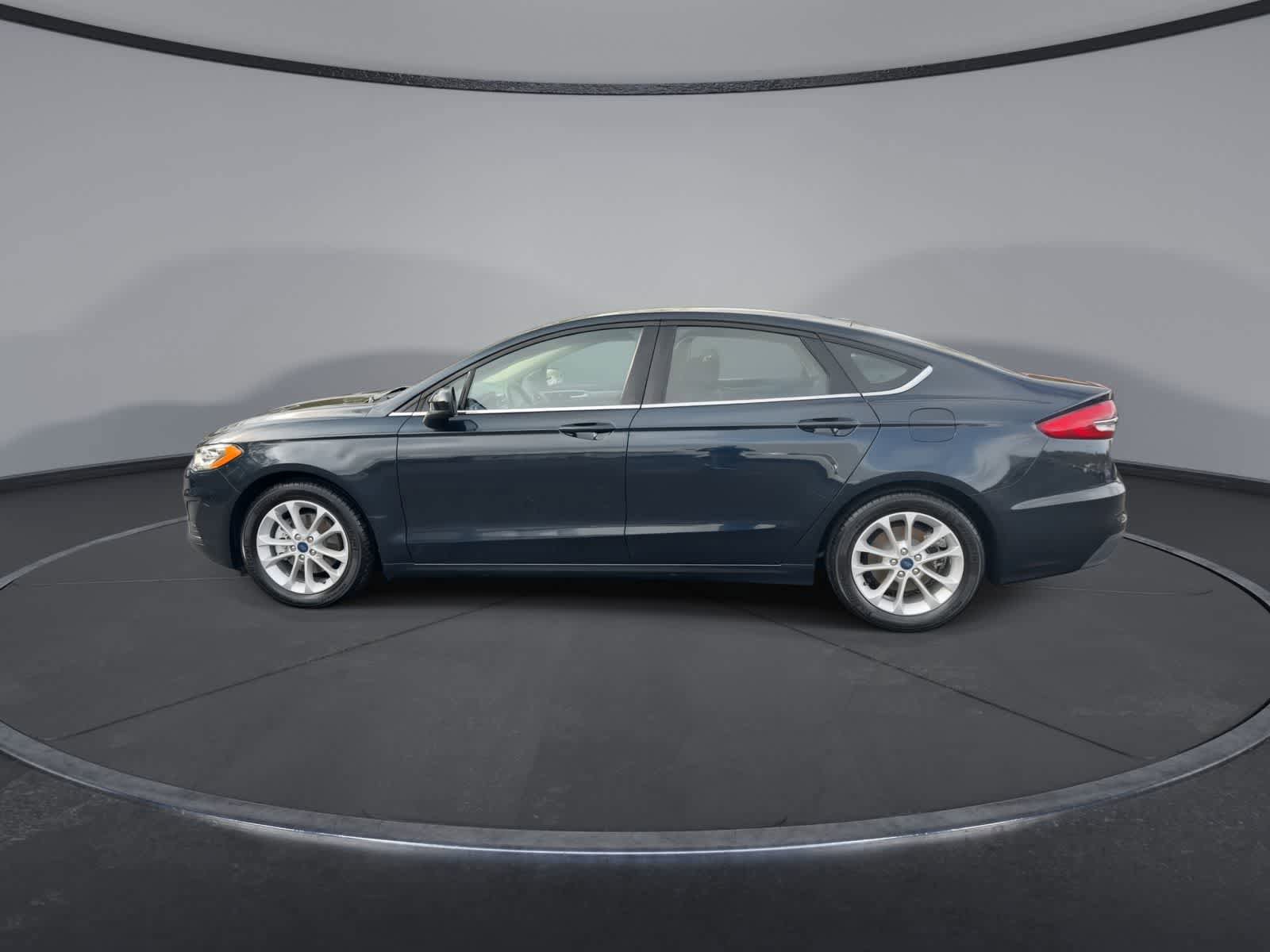 Used 2020 Ford Fusion SE FWD image 5