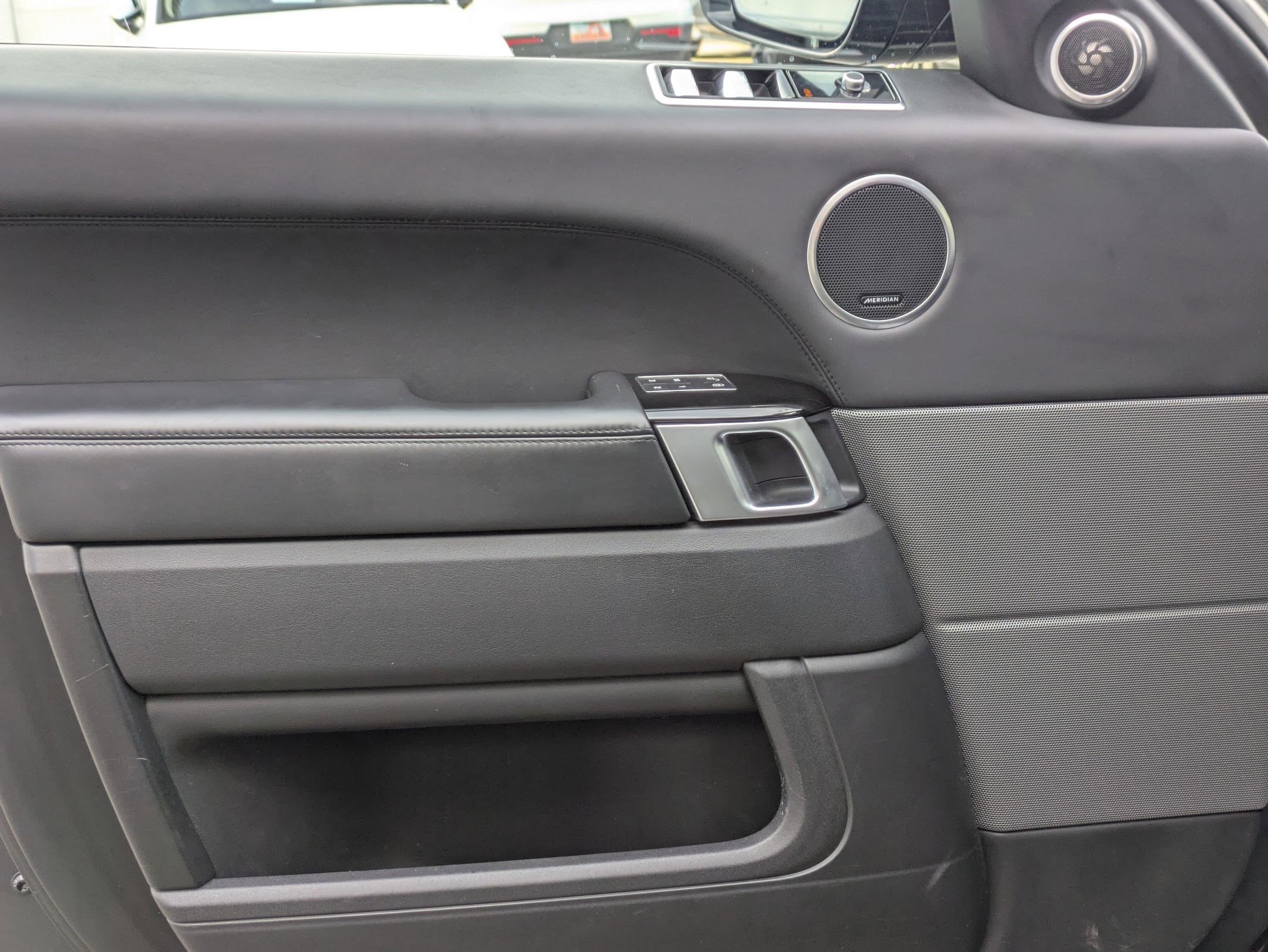 Used 2019 Land Rover Range Rover Sport HST image 11