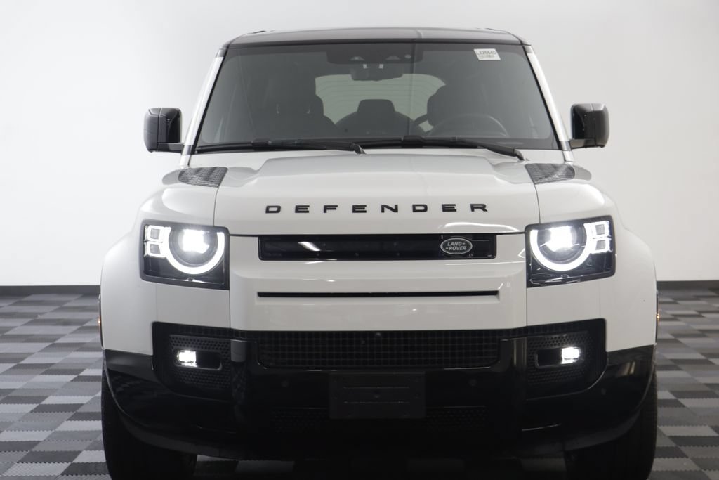 Certified 2025 Land Rover Defender 110 V8 AWD/4WD image 23
