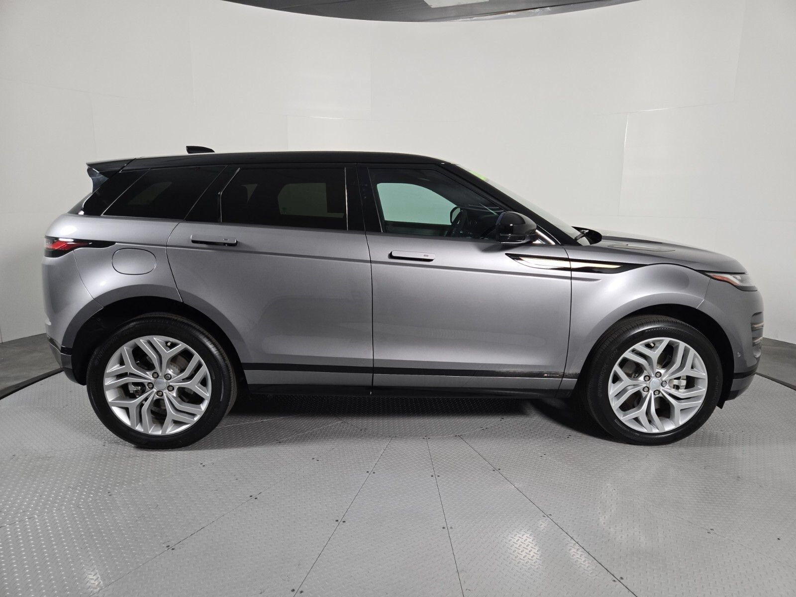Used 2020 Land Rover Range Rover Evoque R-Dynamic SE AWD/4WD image 3