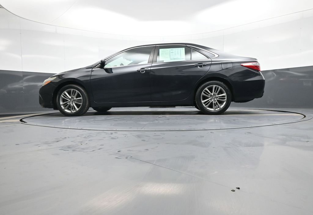 Used 2016 Toyota Camry SE image 31