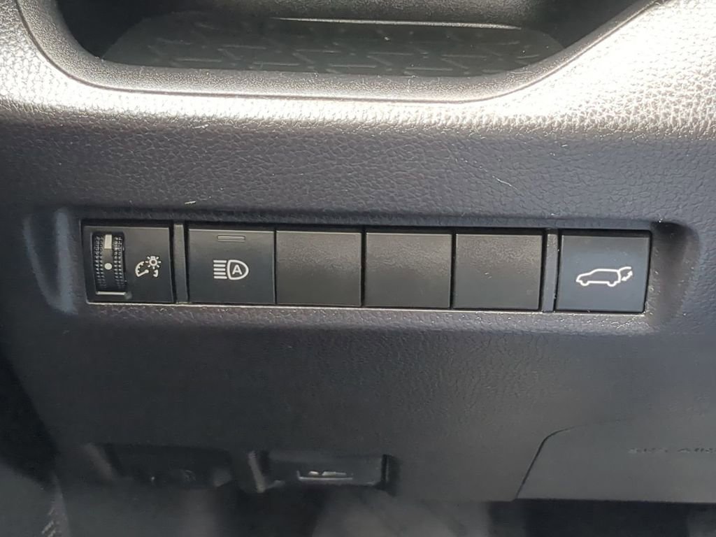 Used 2019 Toyota RAV4 XLE Premium w/ Carpet Mat Package FWD image 20