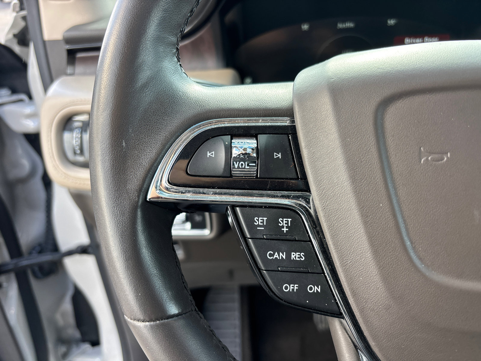 Certified 2022 Lincoln Nautilus Reserve w/ Cargo Utility Package image 17