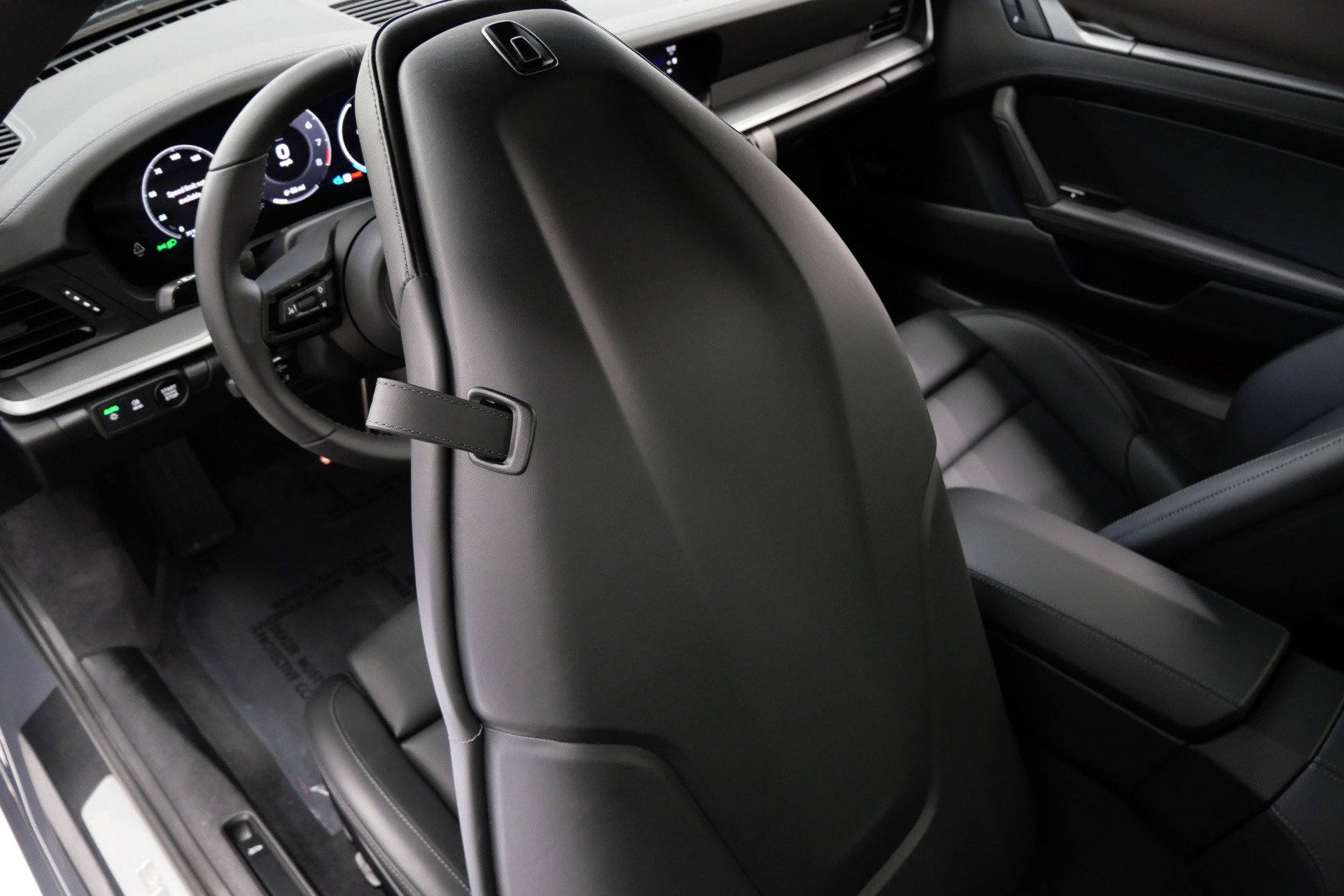 Used 2025 Porsche 911 Carrera w/ Premium Package image 32