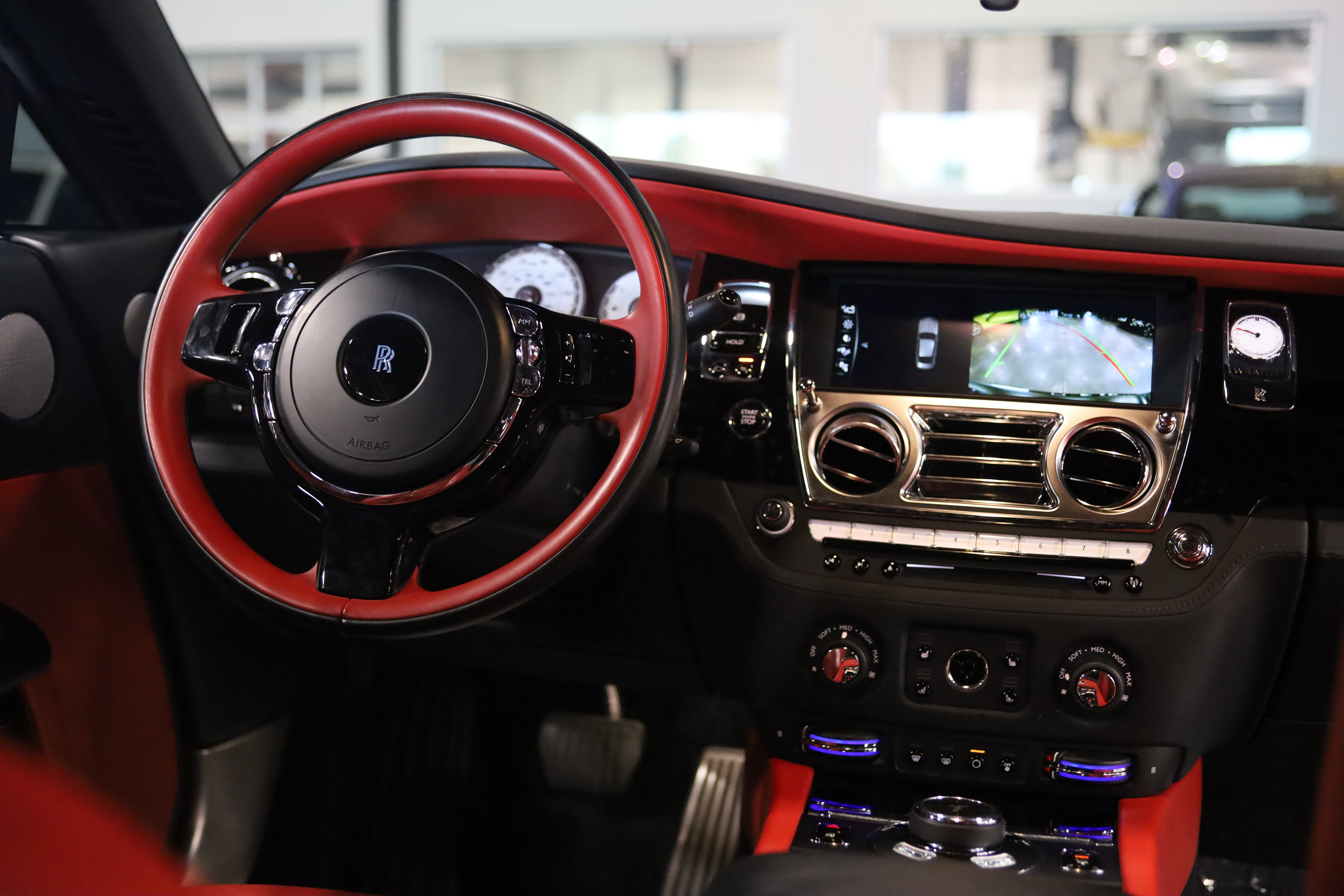 Used 2018 Rolls-Royce Wraith RWD image 32