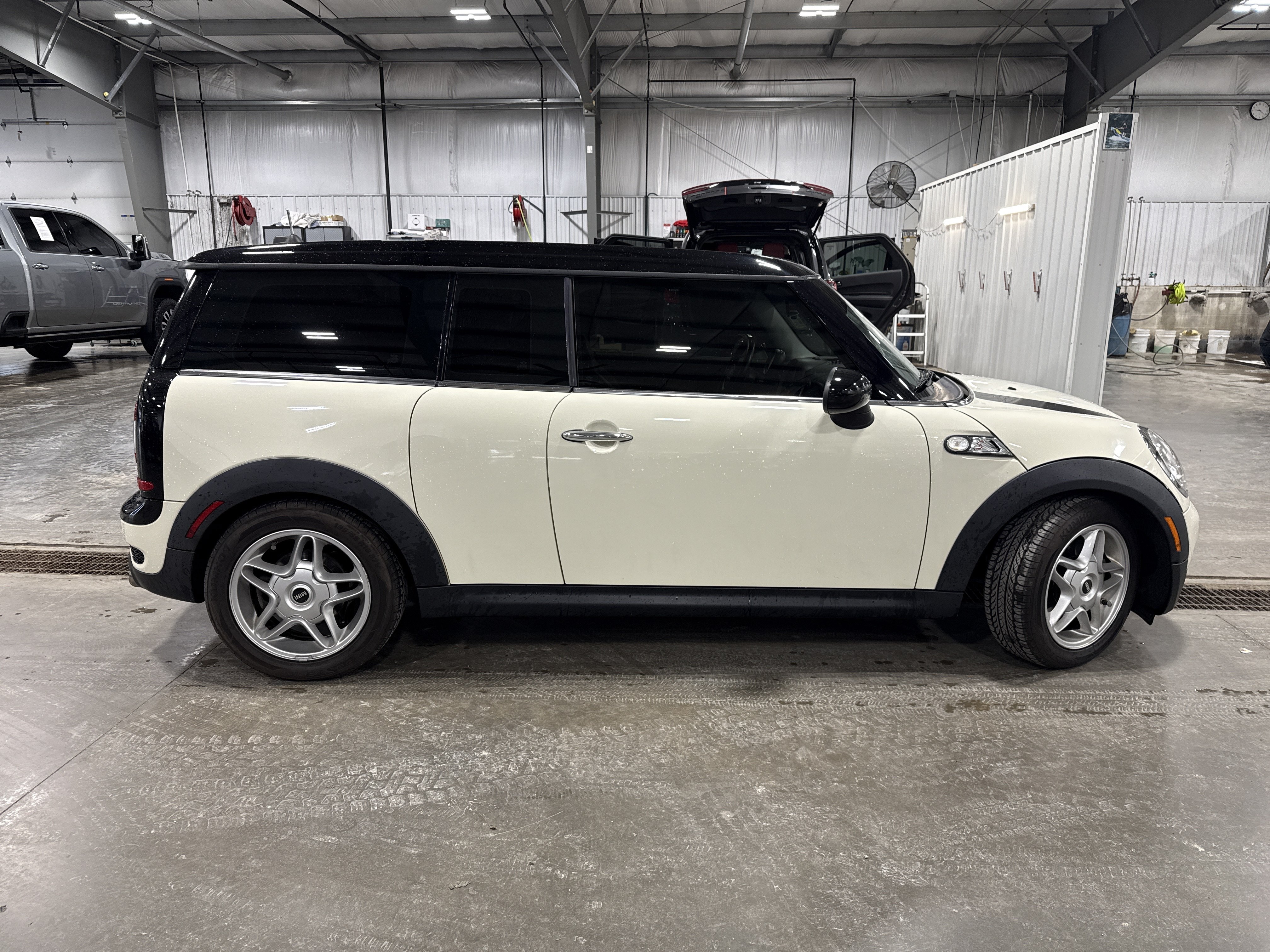 Used 2010 MINI Cooper Clubman S FWD image 2