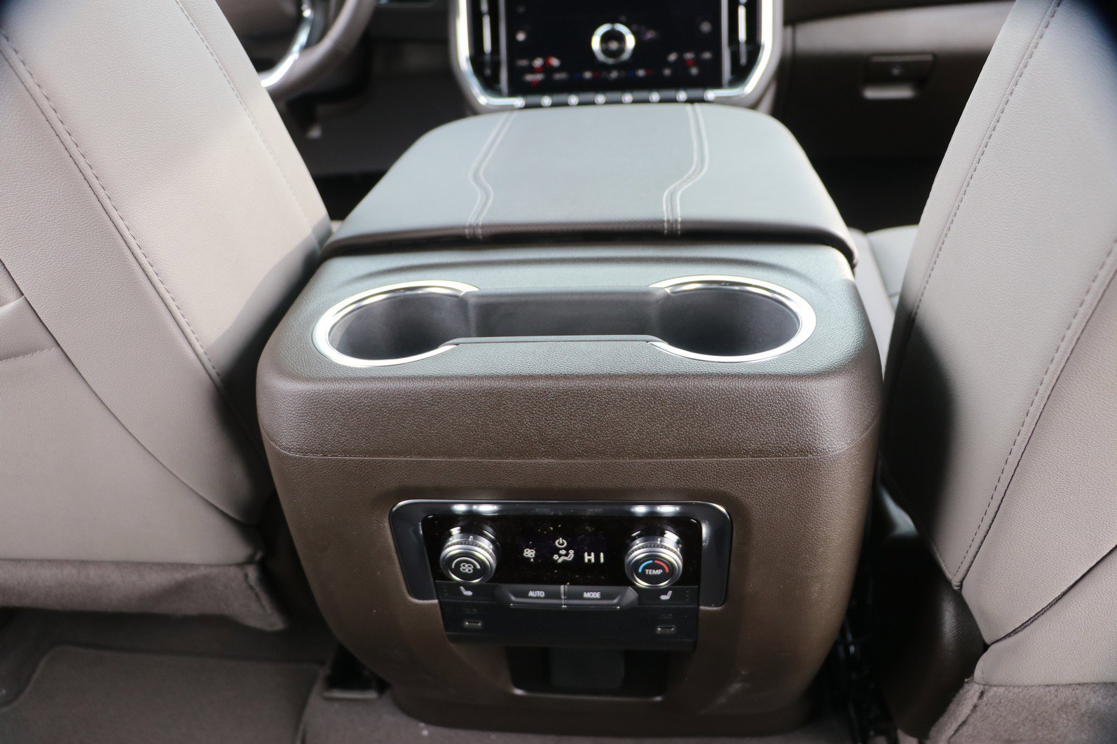 New 2026 GMC Yukon XL Elevation image 33