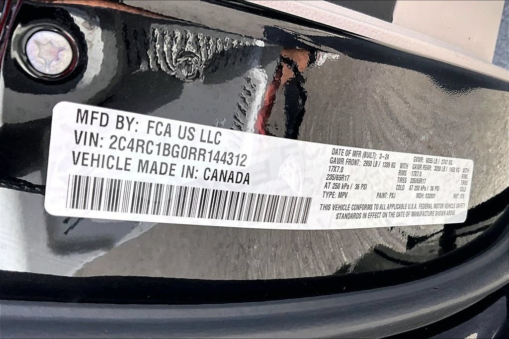 Used 2024 Chrysler Pacifica Touring-L FWD image 44