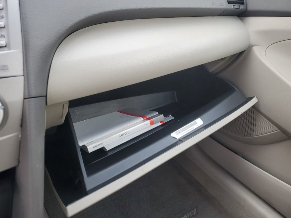 Used 2011 Toyota Camry LE image 19