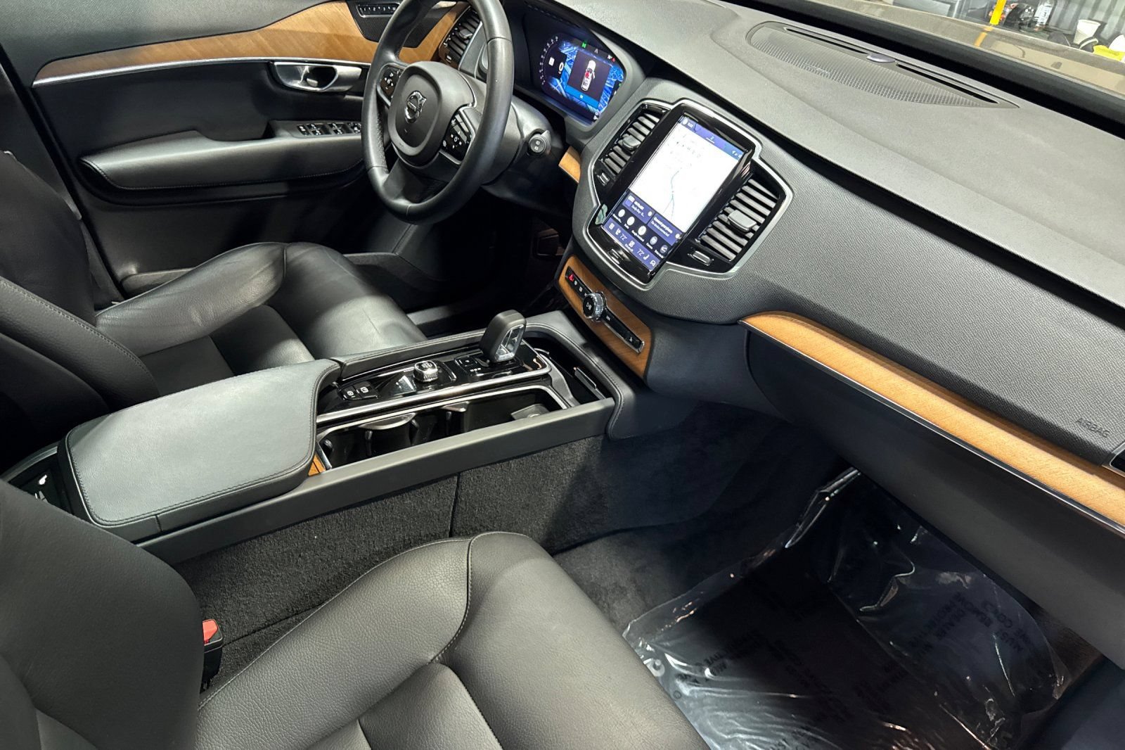 Certified 2023 Volvo XC90 T8 Plus w/ Protection Package Premier AWD/4WD image 19