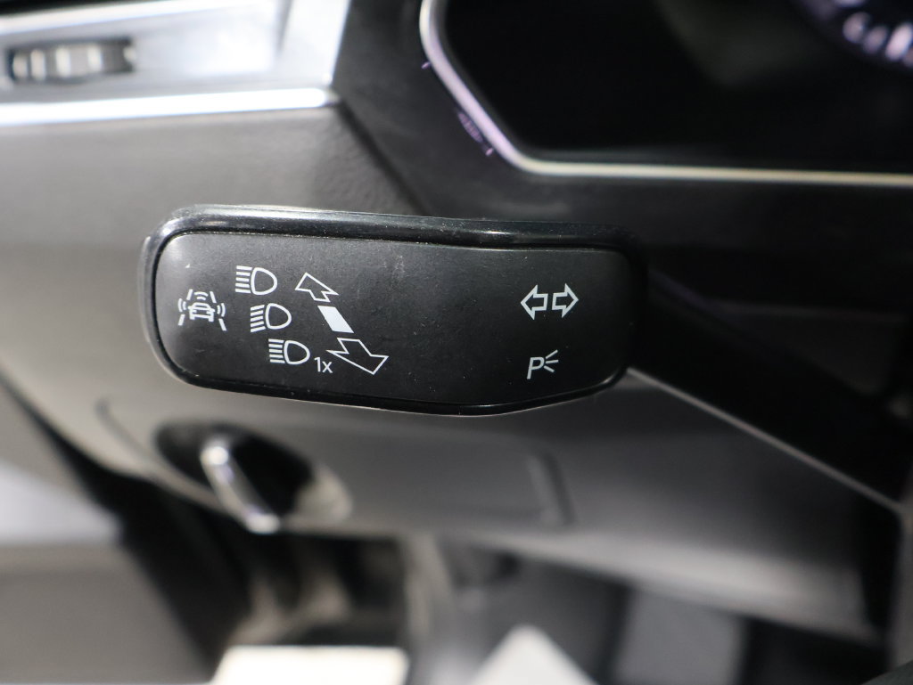 Used 2018 Volkswagen Tiguan SEL Premium AWD/4WD image 38