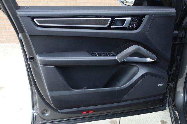 Used 2023 Porsche Cayenne Turbo AWD/4WD image 17
