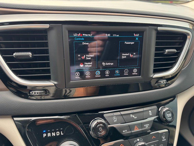Used 2019 Chrysler Pacifica Touring-L FWD image 20
