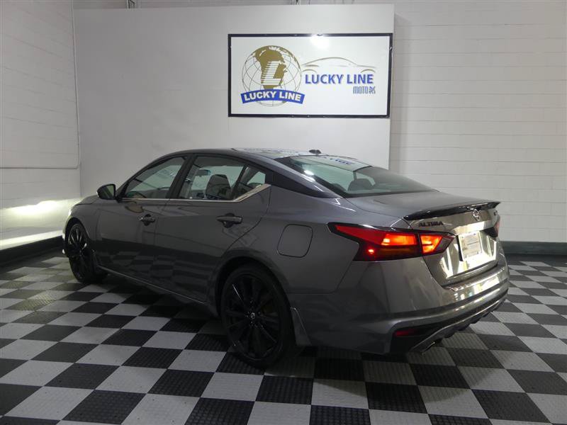 Used 2022 Nissan Altima 2.5 SR w/ Midnight Edition Package FWD image 11