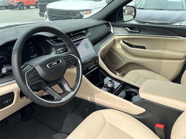 New 2025 Jeep Grand Cherokee Limited image 7