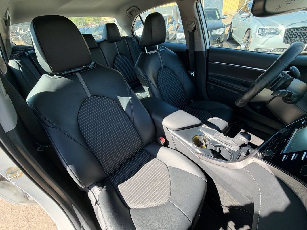 Used 2020 Toyota Camry SE w/ Convenience Package FWD image 9