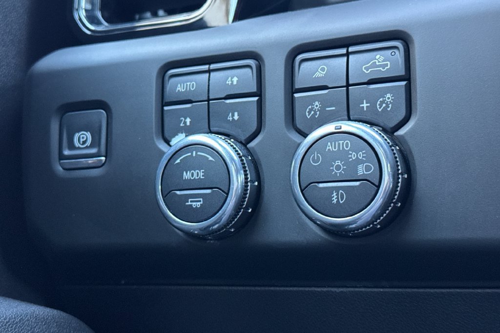 Used 2025 GMC Sierra 1500 AT4 AWD/4WD image 32