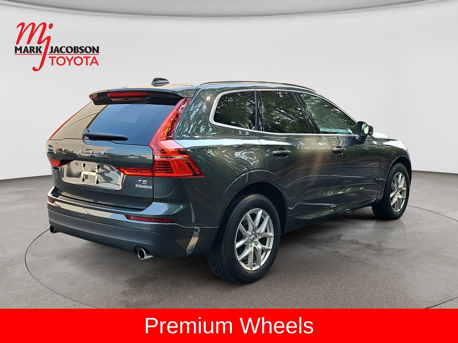 Used 2019 Volvo XC60 T5 Momentum w/ Premium Package FWD image 8