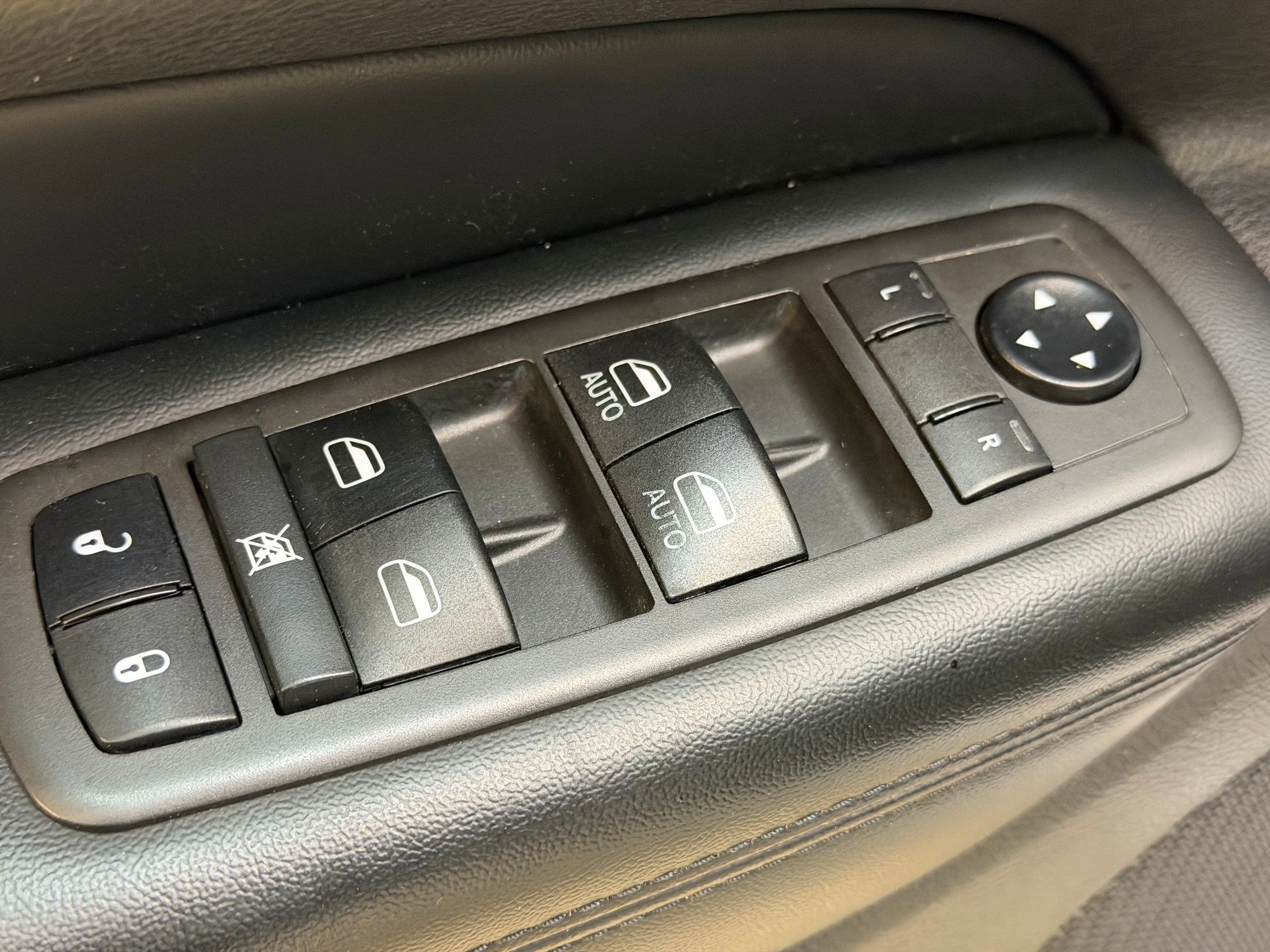 Used 2021 Jeep Grand Cherokee Laredo image 24