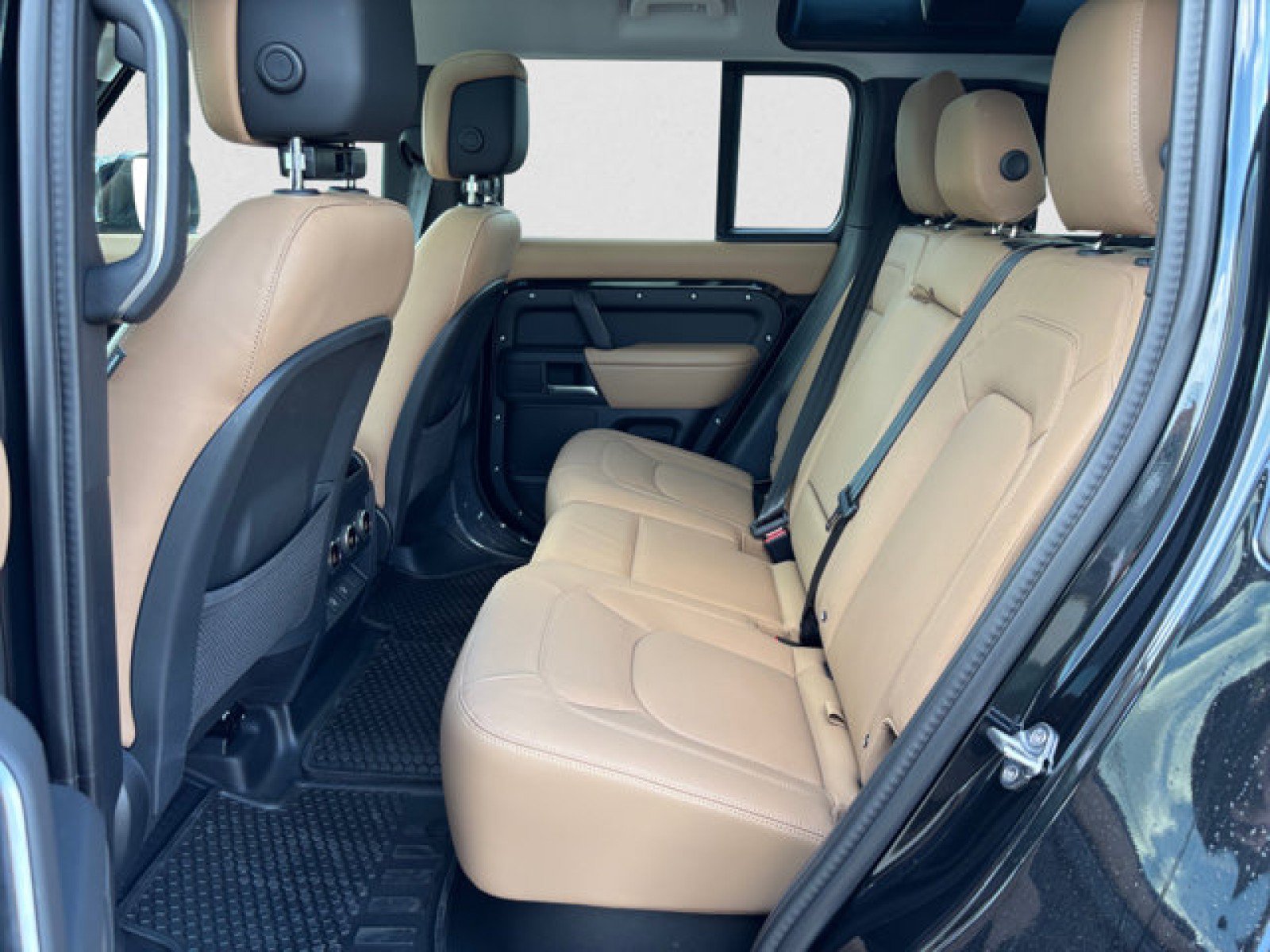 Used 2025 Land Rover Defender 110 S AWD/4WD image 18