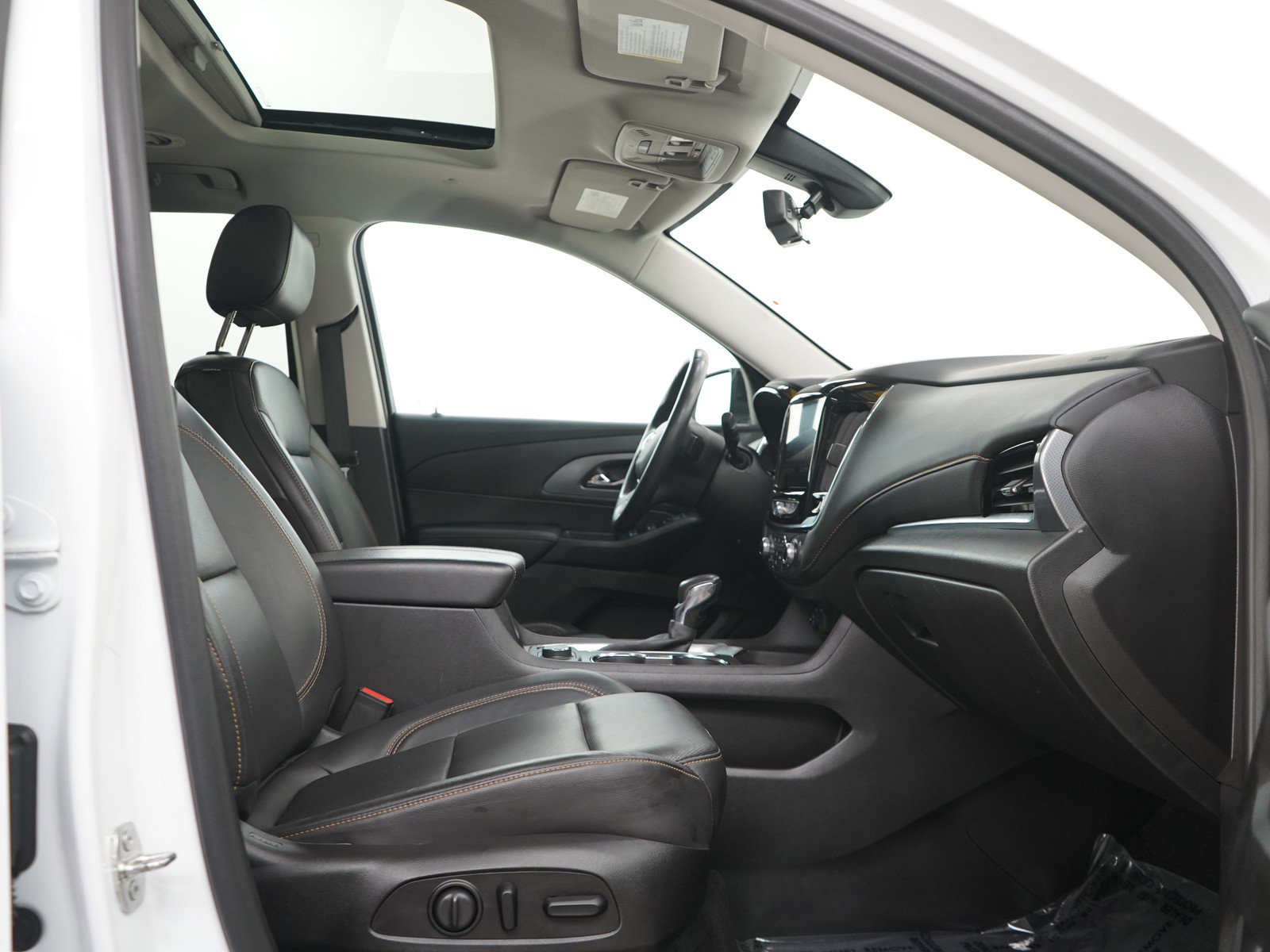 Used 2021 Chevrolet Traverse Premier w/ Redline Edition AWD/4WD image 11