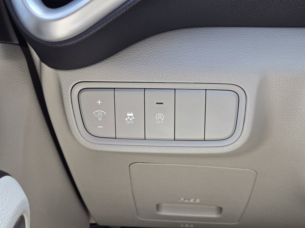 Certified 2025 Kia Soul LX w/ LX Technology Package FWD image 24