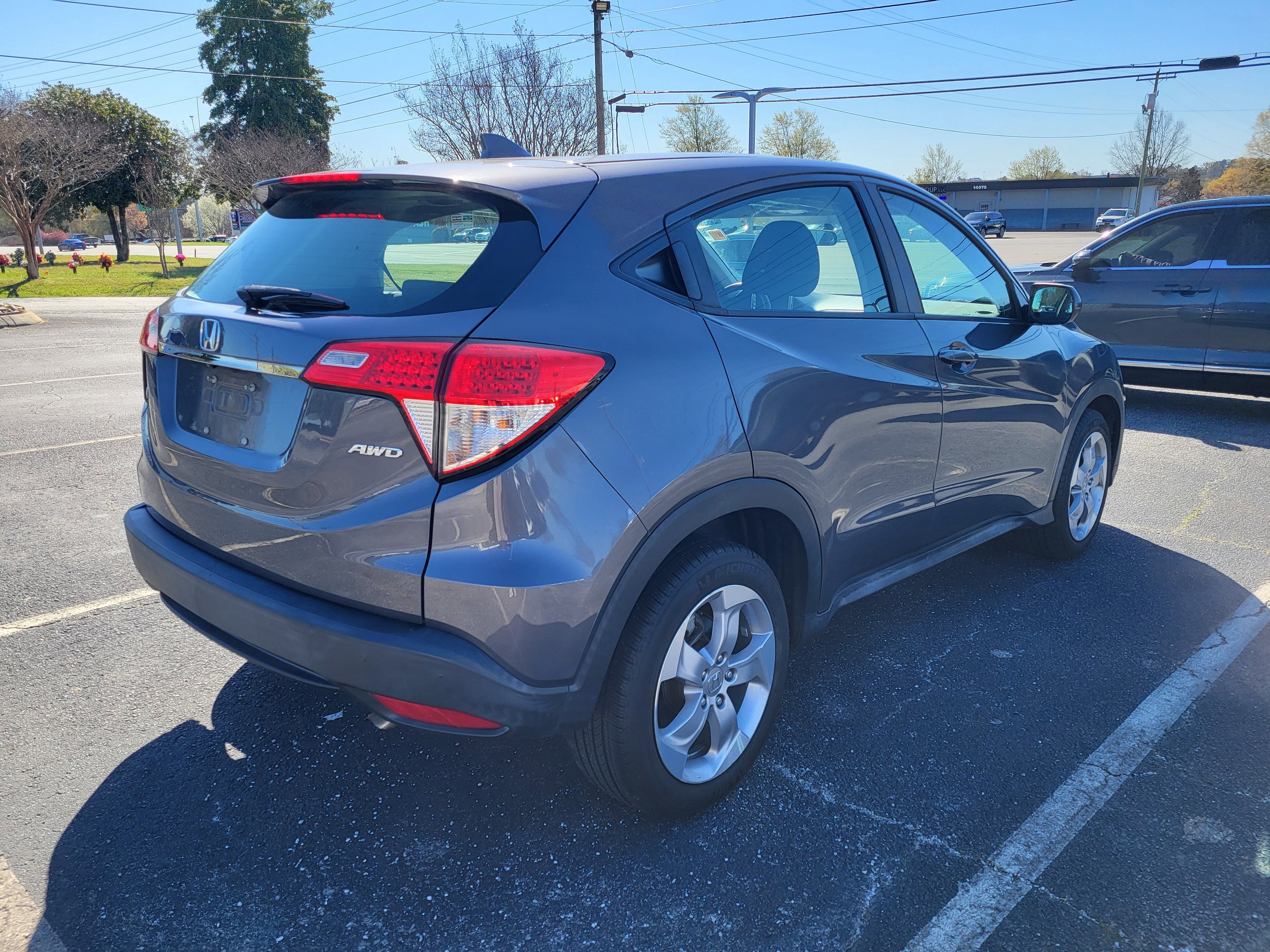 Used 2019 Honda HR-V LX image 4