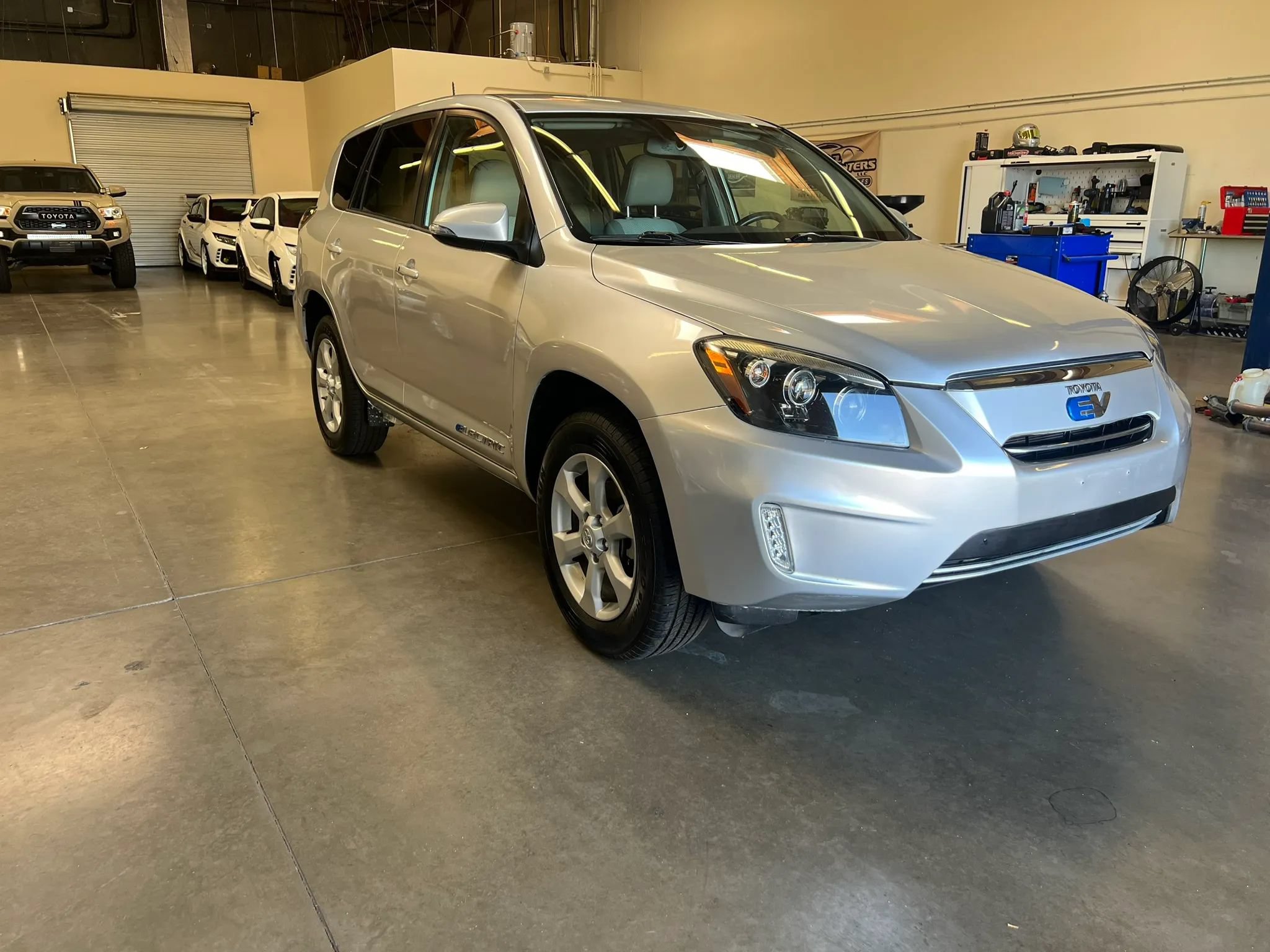 Used 2014 Toyota RAV4 EV FWD image 7