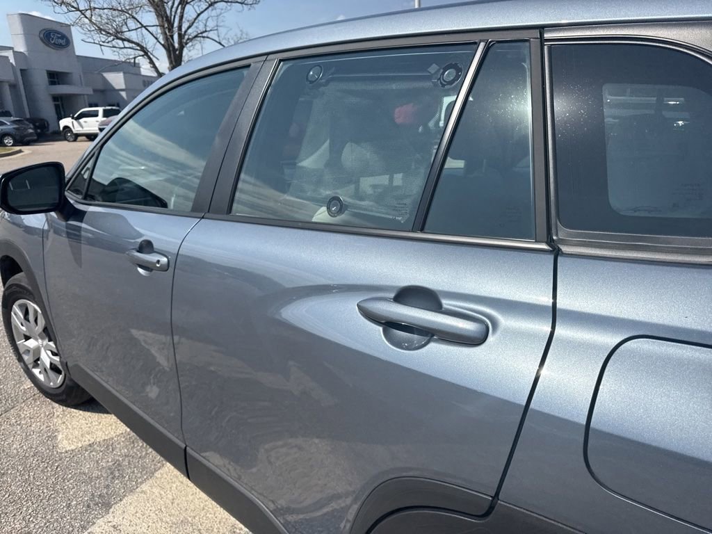 Used 2025 Toyota Corolla Cross L image 14