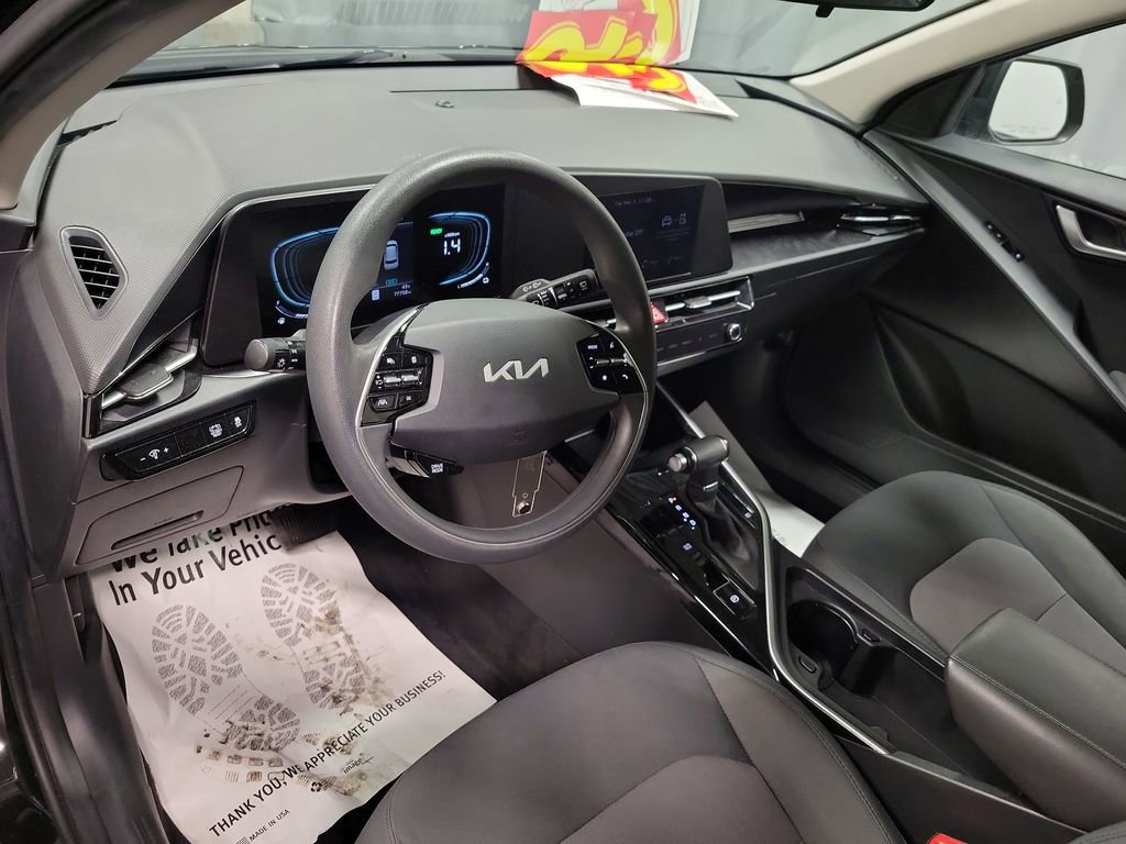 Used 2024 Kia Niro LX image 13