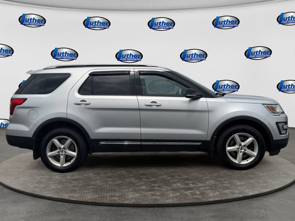 Used 2017 Ford Explorer XLT w/ Equipment Group 202A AWD/4WD image 6