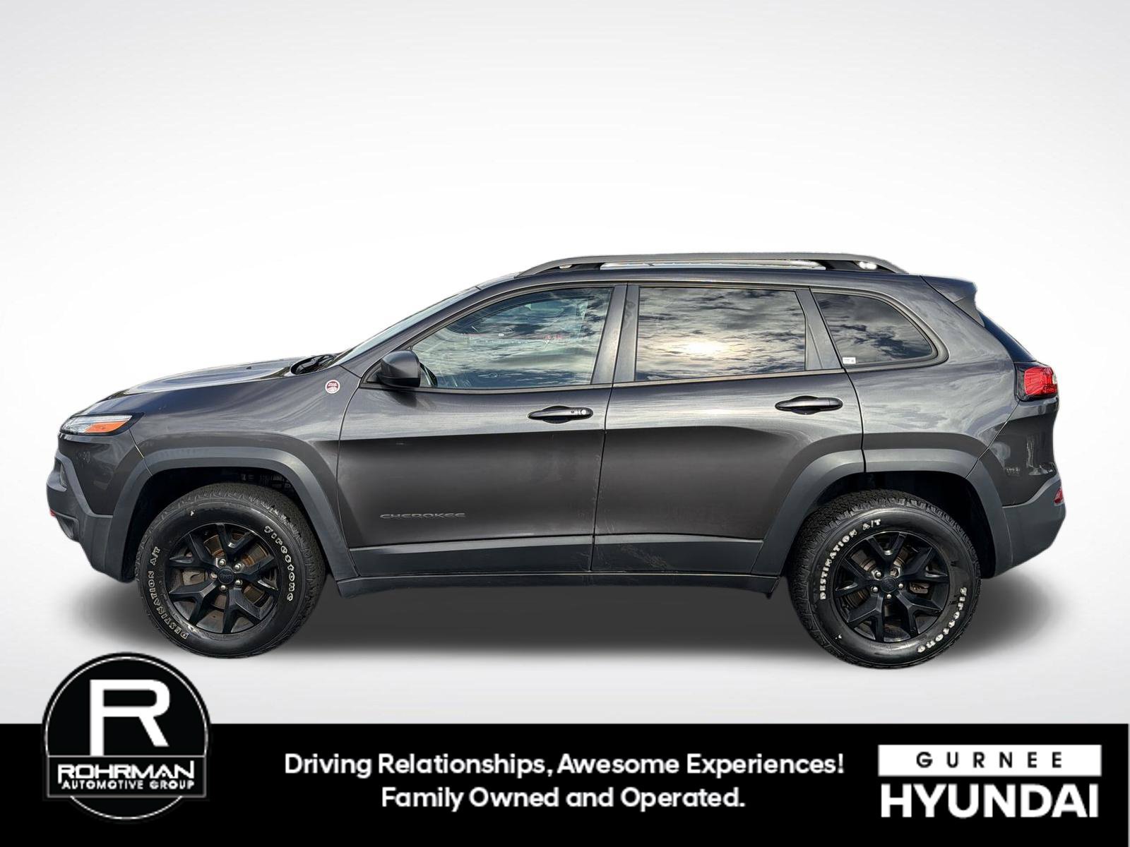 Used 2017 Jeep Cherokee Trailhawk w/ Comfort/Convenience Group AWD/4WD image 6