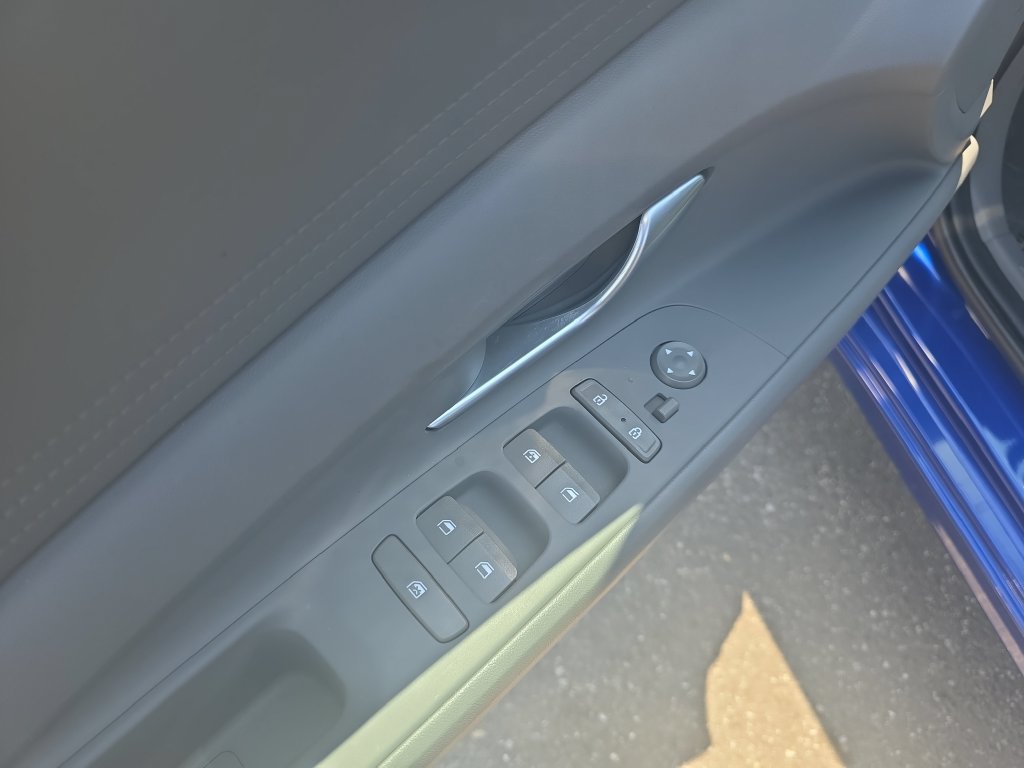 Used 2023 Hyundai Elantra SEL FWD image 11