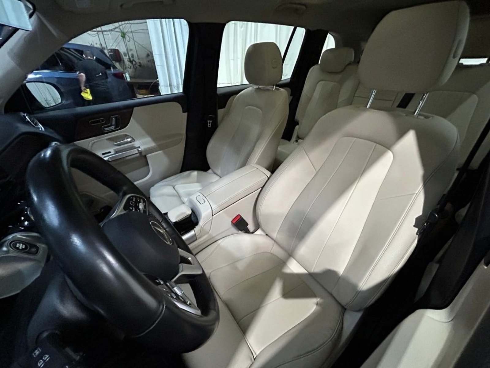 Used 2022 Mercedes-Benz GLB 250 4MATIC image 23