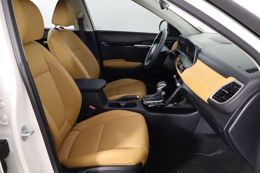 Used 2024 Kia Seltos EX FWD image 18