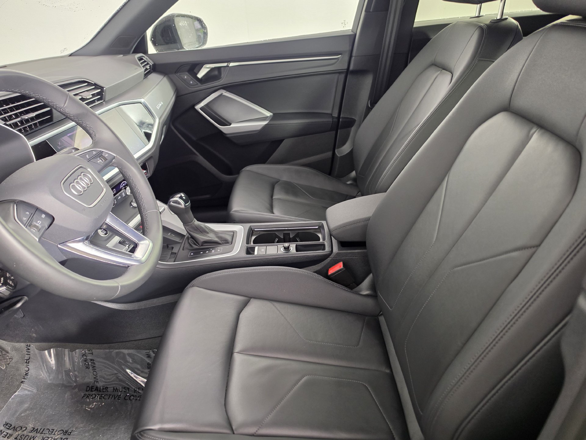 Used 2025 Audi Q3 2.0T Premium w/ Convenience Package AWD/4WD image 3