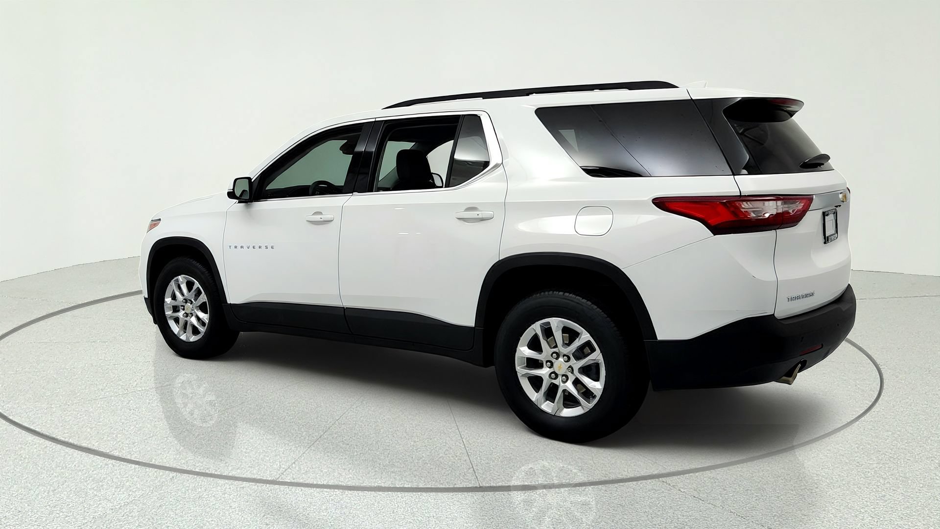 Used 2021 Chevrolet Traverse LT FWD image 3